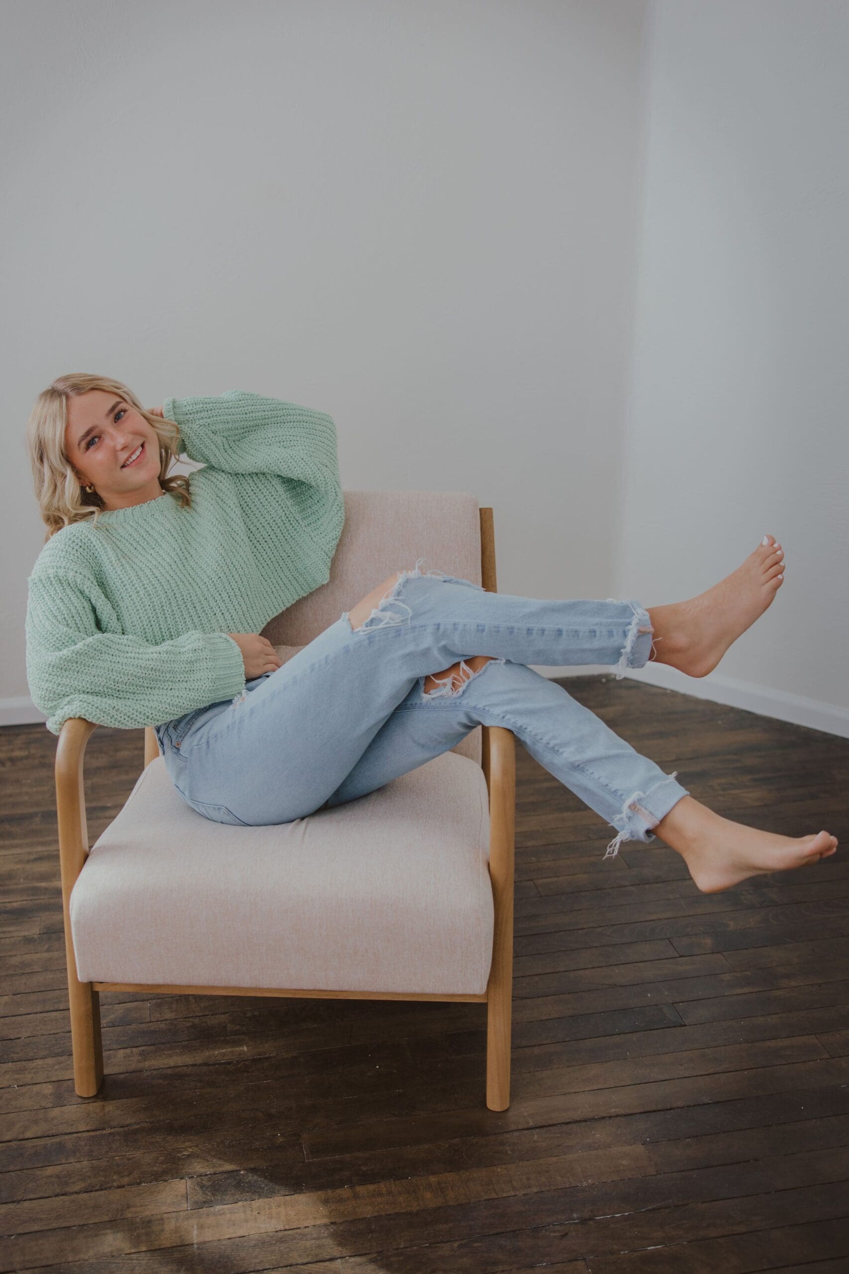 senior girl green sweater studio photo session